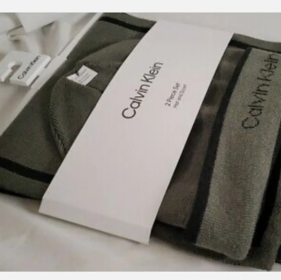 Calvin Klein unisex 2 piece hat and scarf set Calvin Klein Men main image 3